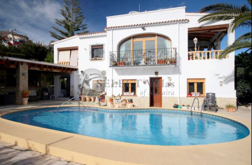 Villa met uitzicht op zee te koop in Moraira