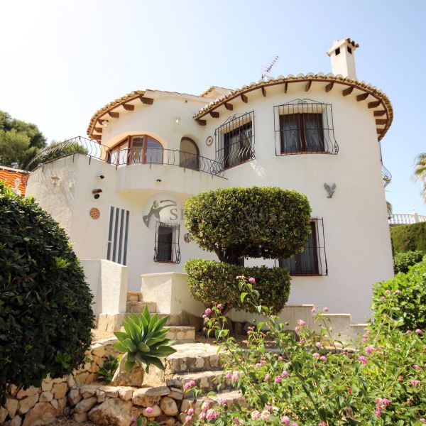 Schaffen Sie die glücklichsten Familienerinnerungen in dieser charmanten Villa zum Verkauf in Arnella Moraira
