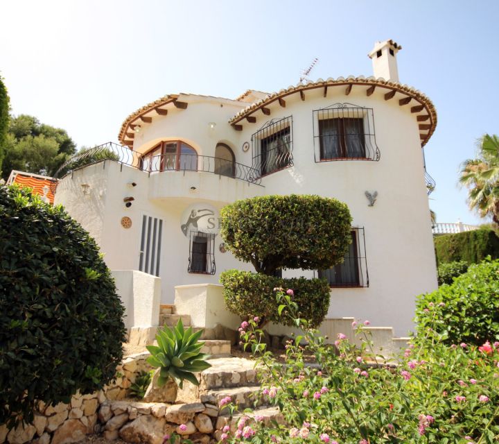 Schaffen Sie die glücklichsten Familienerinnerungen in dieser charmanten Villa zum Verkauf in Arnella Moraira