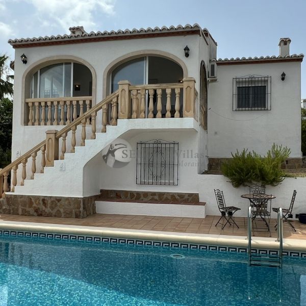 Aufwachen in Ihrem neuen Zuhause in der Sonne: Villa zum Verkauf in Benitachell mit atemberaubender Aussicht