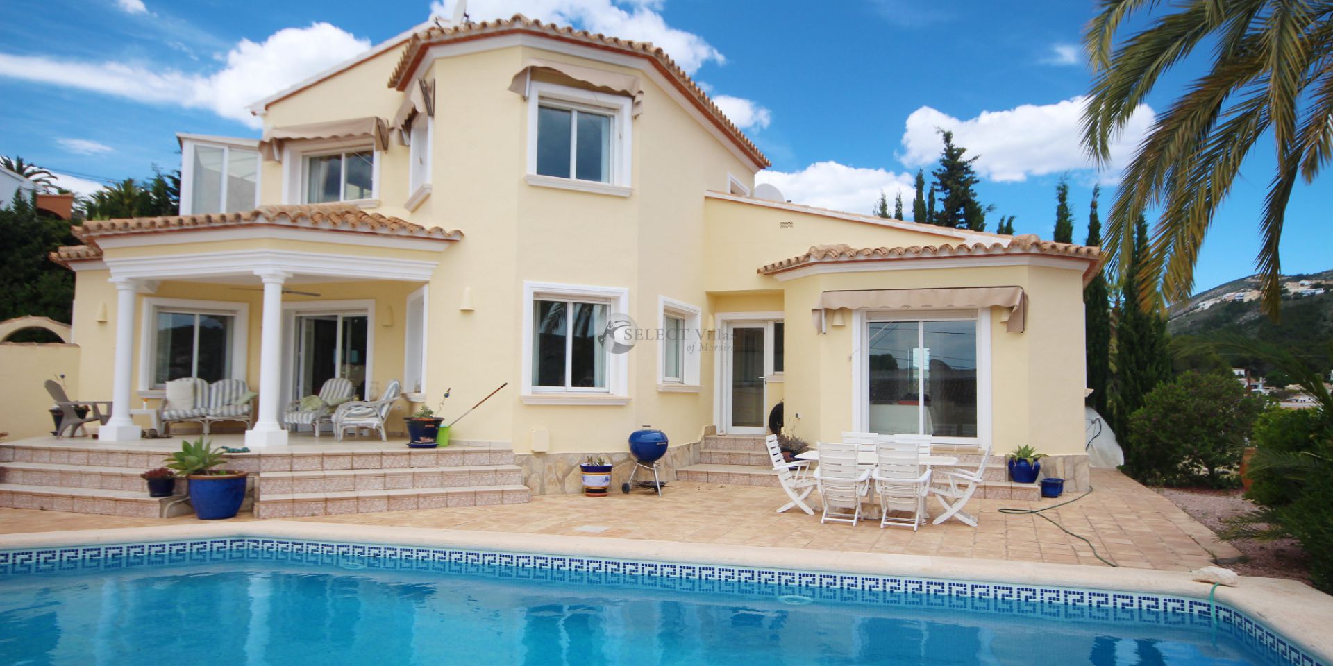 Luxuriöse moderne Familienvilla zum Verkauf in Moraira