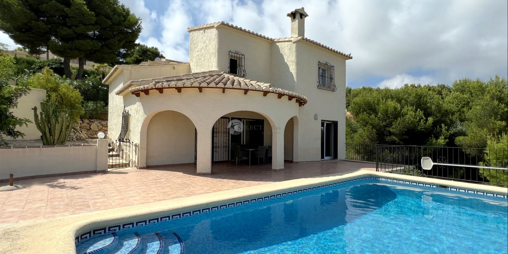 Villa mit Meerblick in Cumbre del Sol zu verkaufen
